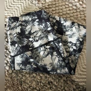 Black and White Abstract Leggings